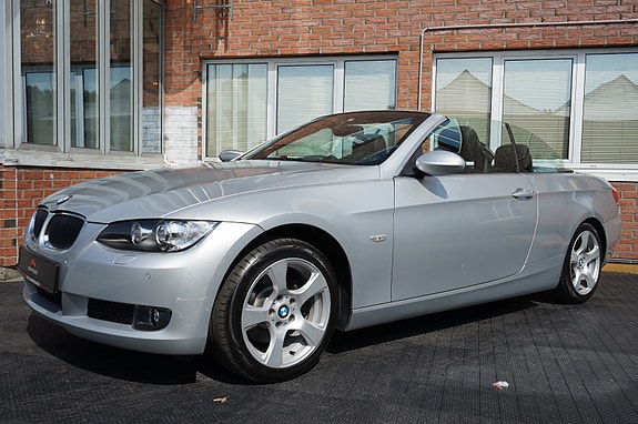 BMW 320i 18 of 30
