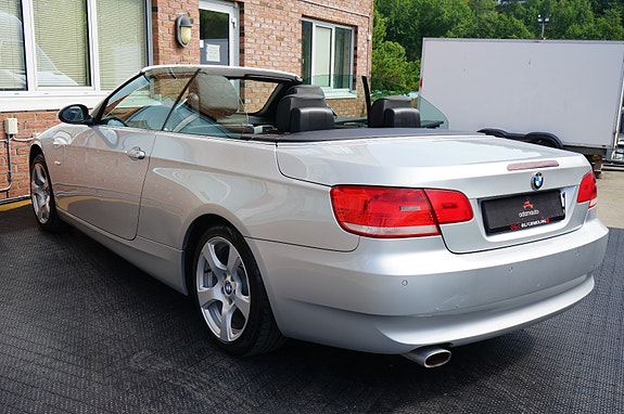 BMW 320i 27 of 30