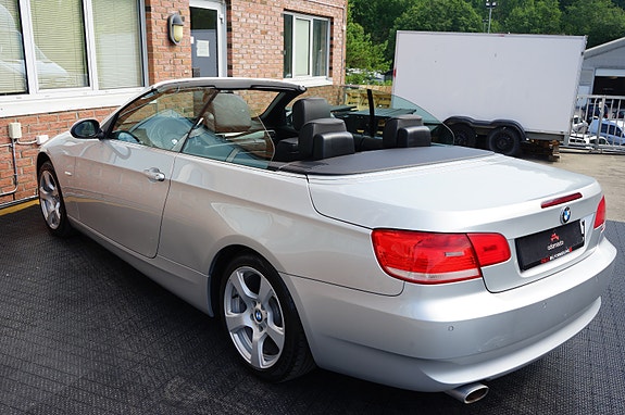 BMW 320i 28 of 30
