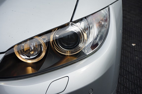 BMW 320i 10 of 30