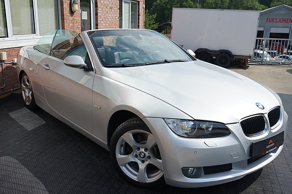 BMW 320i 24 of 30