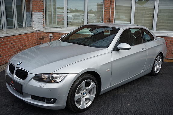 BMW 320i 12 of 30