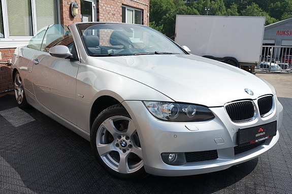 BMW 320i 22 of 30