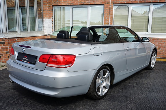 BMW 320i 25 of 30