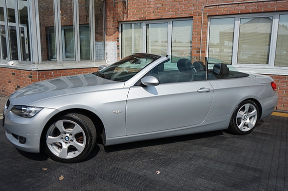 BMW 320i 21 of 30