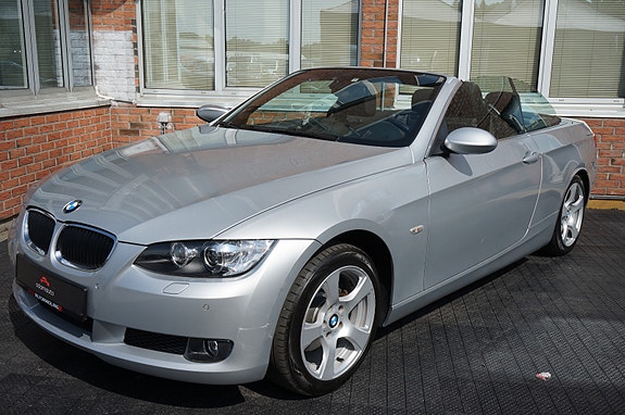 BMW 320i 17 of 30