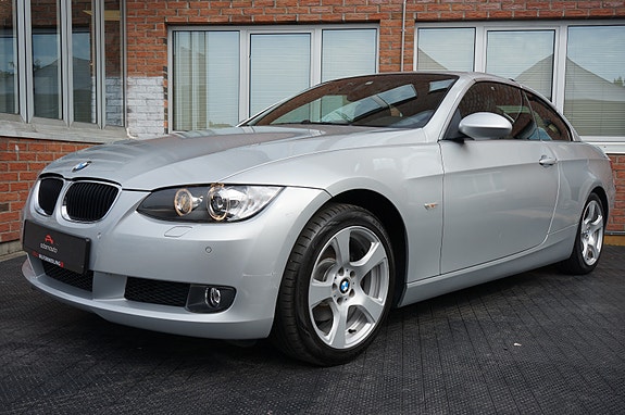 BMW 320i 11 of 30