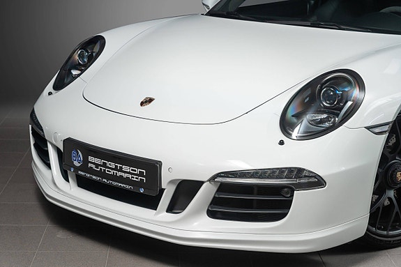 Porsche 911 Carrera 4 GTS 6 of 30