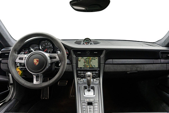 Porsche 911 Carrera 4 GTS 27 of 30