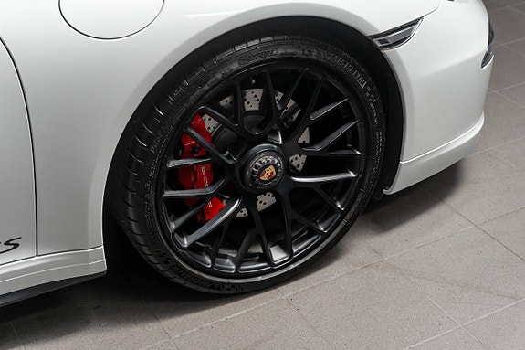 Porsche 911 Carrera 4 GTS 26 of 30