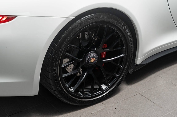 Porsche 911 Carrera 4 GTS 25 of 30