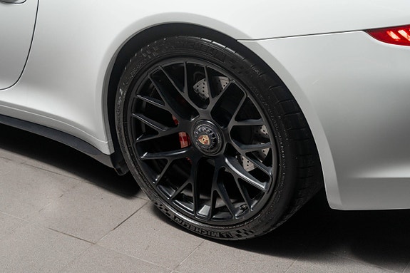 Porsche 911 Carrera 4 GTS 24 of 30