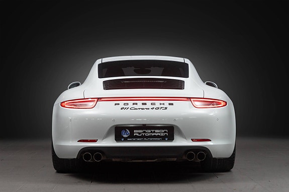 Porsche 911 Carrera 4 GTS 8 of 30
