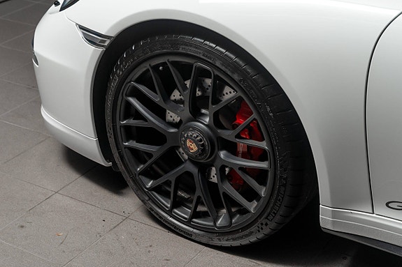 Porsche 911 Carrera 4 GTS 23 of 30