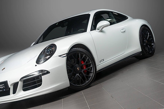 Porsche 911 Carrera 4 GTS 10 of 30