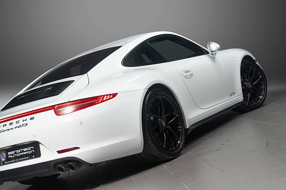 Porsche 911 Carrera 4 GTS 9 of 30