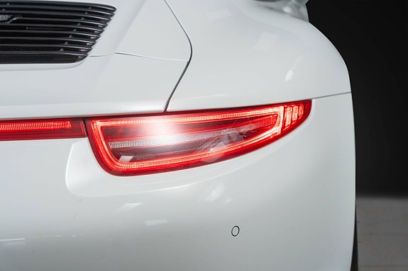 Porsche 911 Carrera 4 GTS 17 of 30