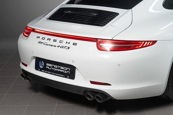 Porsche 911 Carrera 4 GTS 7 of 30