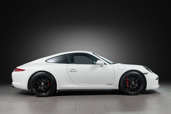 Porsche 911 Carrera 4 GTS 3 of 30