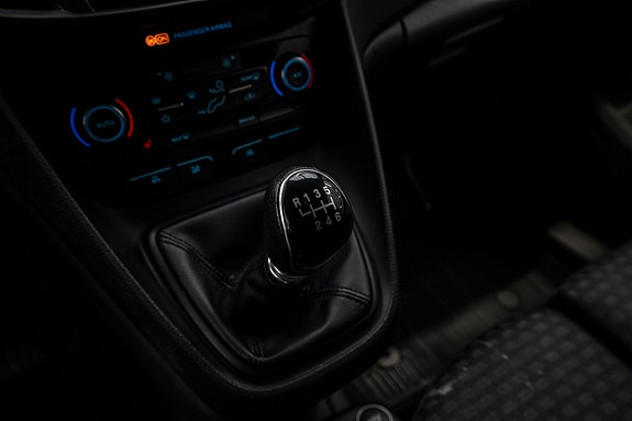 Ford Transit Connect 13 of 20
