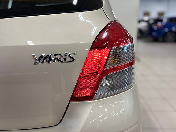 Toyota Yaris 13 of 30