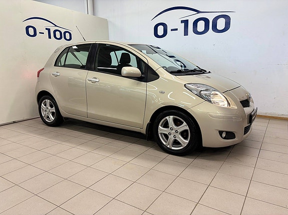 Toyota Yaris 3 of 30