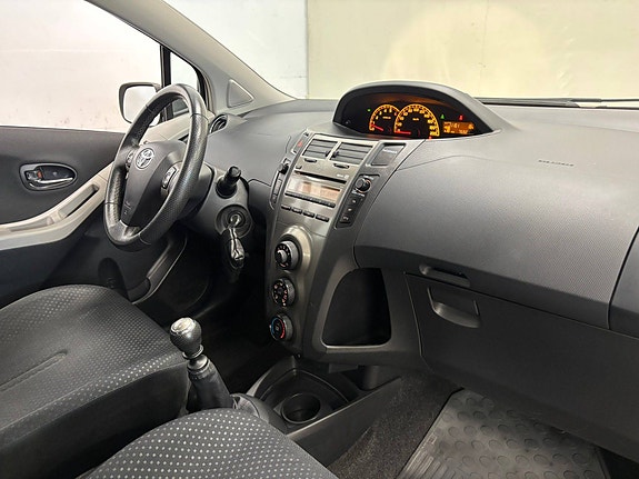 Toyota Yaris 29 of 30