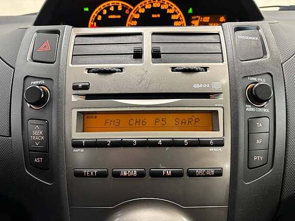 Toyota Yaris 22 of 30