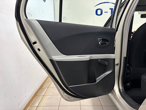 Toyota Yaris 18 of 30