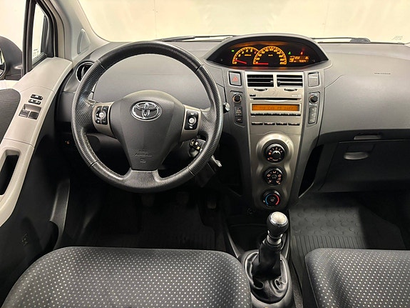 Toyota Yaris 20 of 30