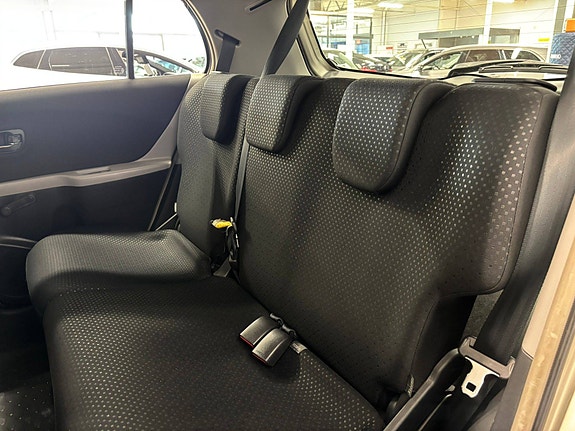 Toyota Yaris 19 of 30