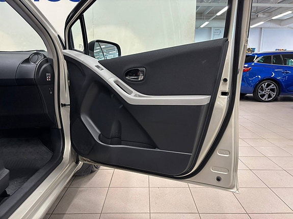 Toyota Yaris 28 of 30