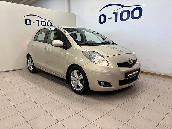 Toyota Yaris 2 of 30