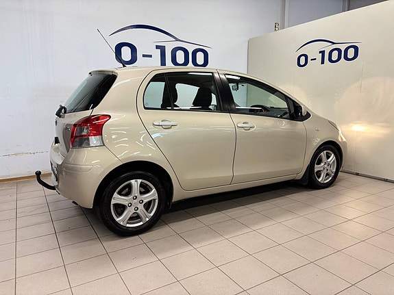 Toyota Yaris 9 of 30