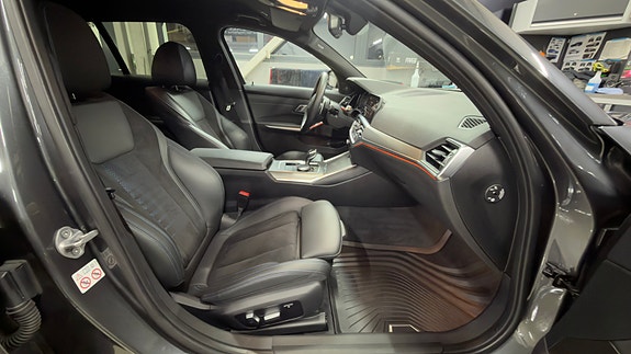 BMW 330e 10 of 17