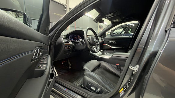 BMW 330e 6 of 17