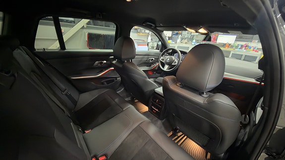 BMW 330e 13 of 17