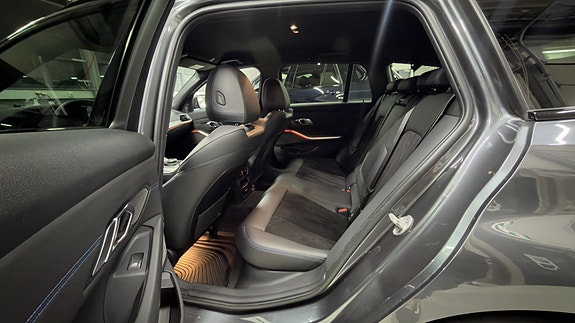 BMW 330e 12 of 17