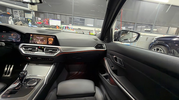 BMW 330e 11 of 17