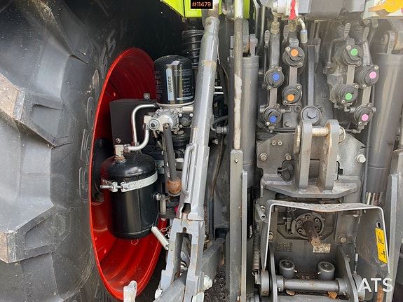CLAAS Arion 650 4x4 Traktor m/ frontlaster og skuffe – 700 timer og 2 sett dekk! 26 of 30