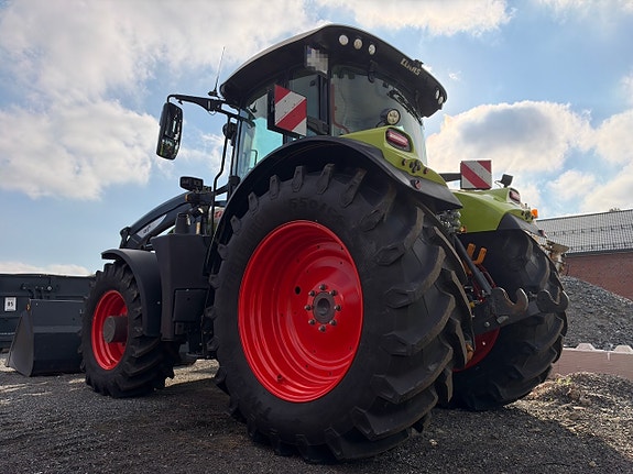 CLAAS Arion 650 4x4 Traktor m/ frontlaster og skuffe – 700 timer og 2 sett dekk! 3 of 30