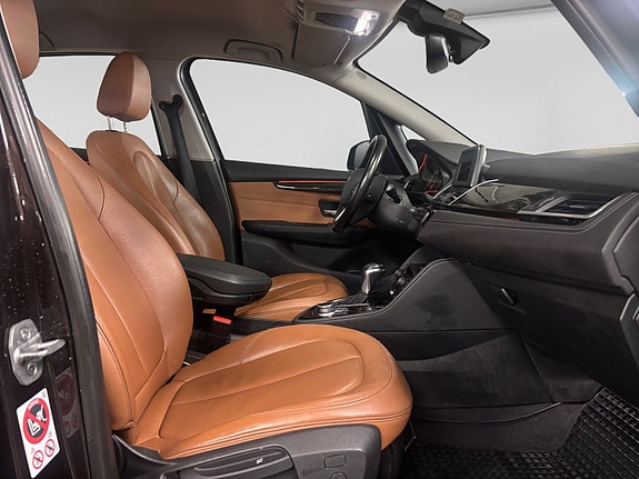 BMW 225xe 16 of 25