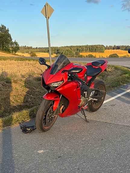 Honda CBR 1000 RR 12 of 12