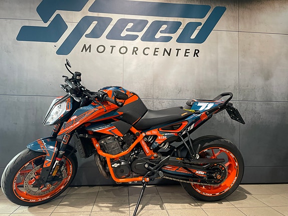 KTM 890 Duke R 11 of 20