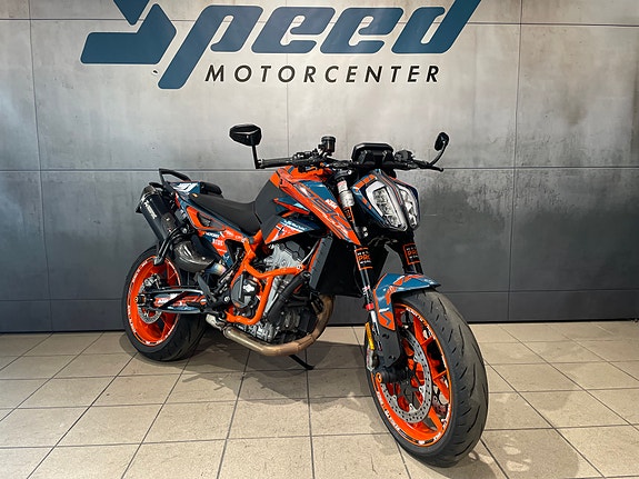 KTM 890 Duke R 5 of 20