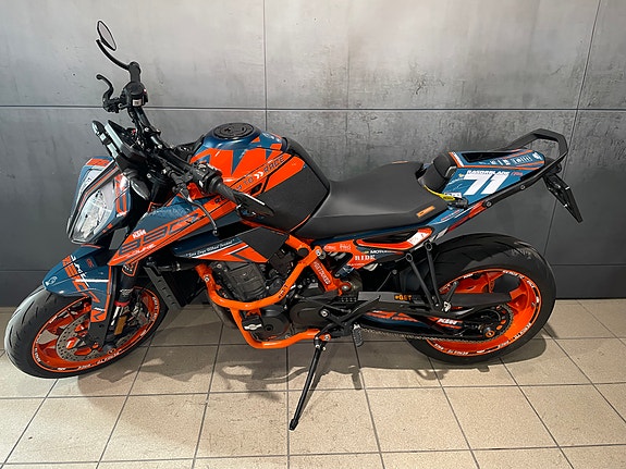 KTM 890 Duke R 14 of 20