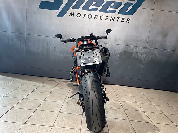 KTM 890 Duke R 15 of 20
