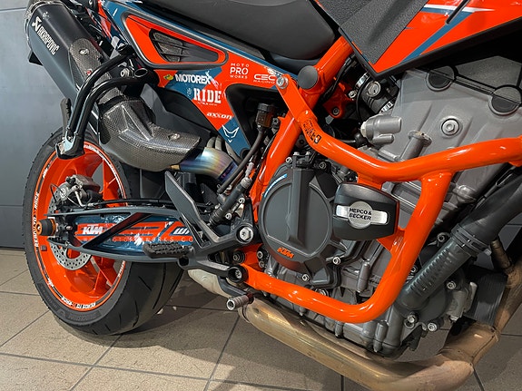 KTM 890 Duke R 17 of 20