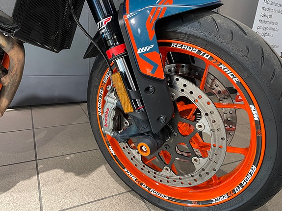 KTM 890 Duke R 18 of 20