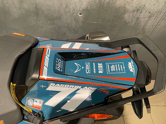 KTM 890 Duke R 13 of 20